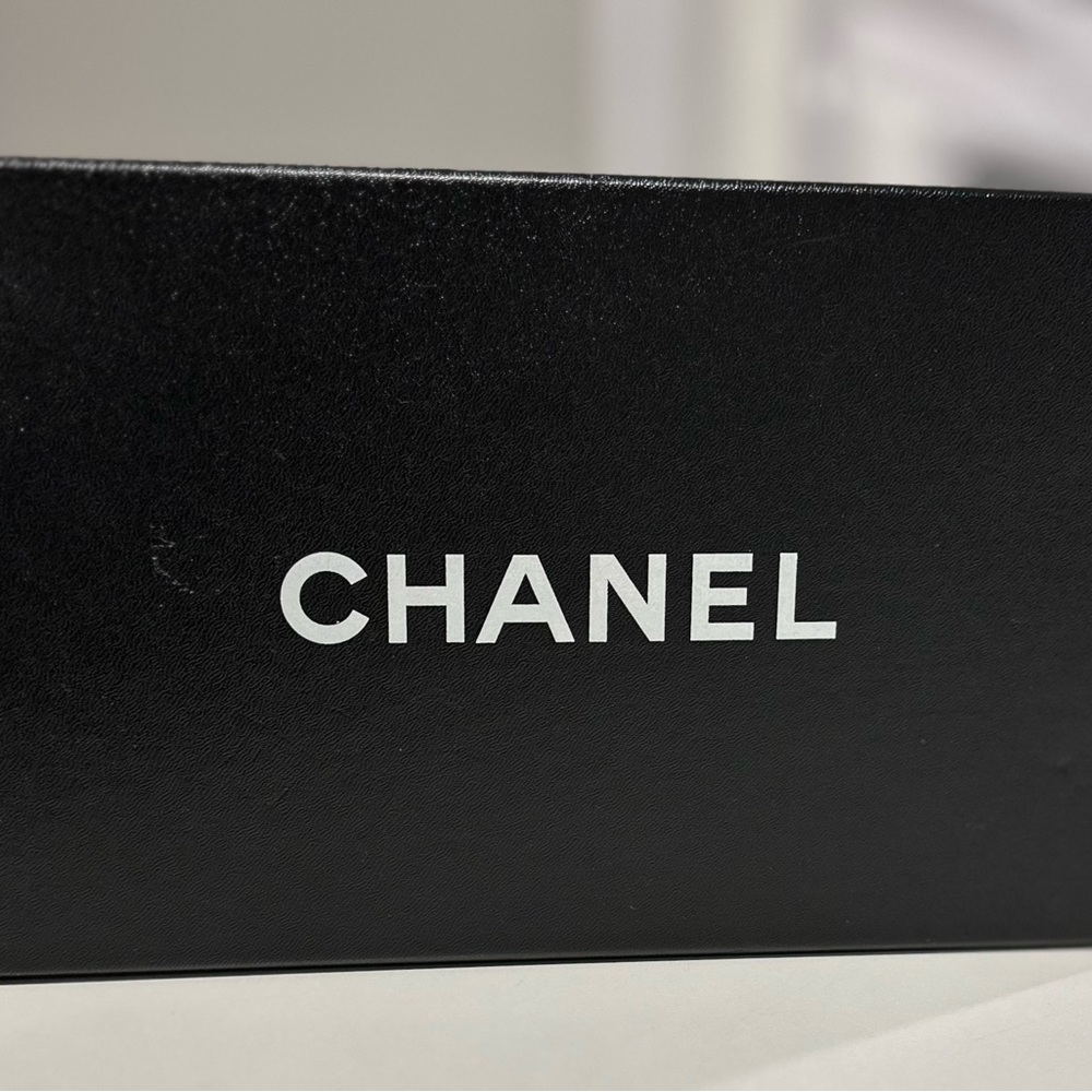 CHANEL Quilted Gray Leather Cap Toe Flats with Black Cap - Picture 3 of 4